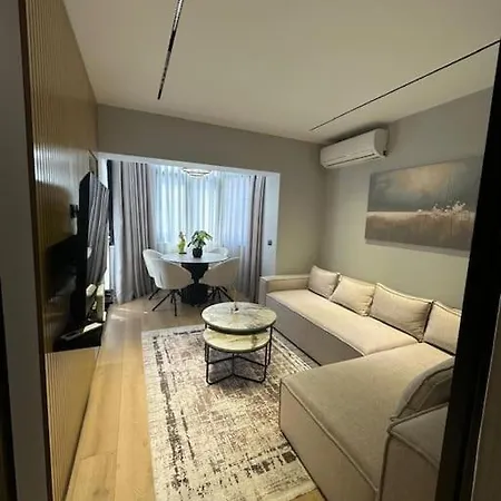 Adger Luxury 2 Apartment *