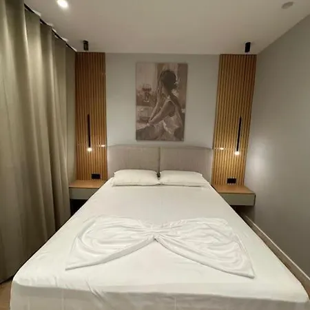 Adger Luxury 2 *