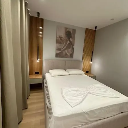 Adger Luxury 2 * Tirana